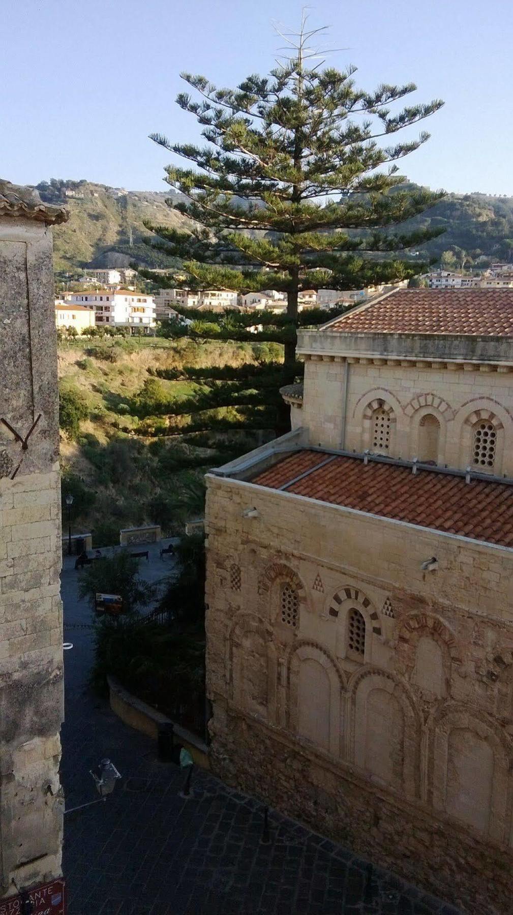 Bed and Breakfast Residenza Il Duomo Tropea Exterior foto