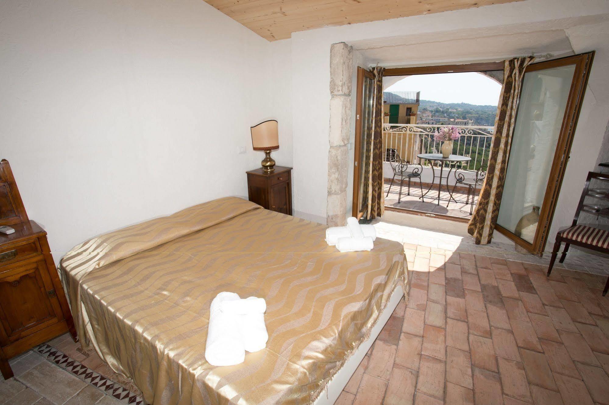 Bed and Breakfast Residenza Il Duomo Tropea Exterior foto