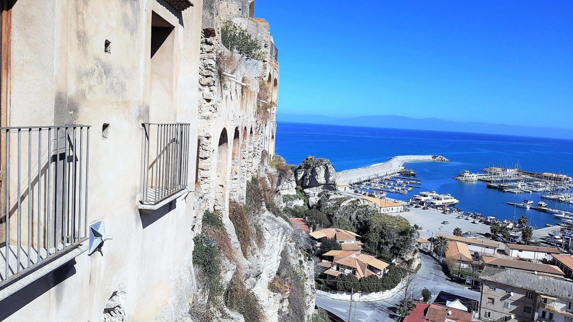 Bed and Breakfast Residenza Il Duomo Tropea Exterior foto